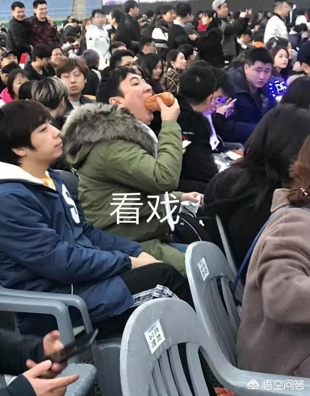 王思聪热狗:先有仰天吞热狗后有低头品玉米，王思聪为何屡次成为电竞焦点？