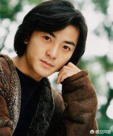 中国的影视演员里留长发最帅的男艺人是哪位？