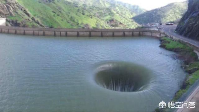 世界之谜十大谜无底洞，美国考察队发现每天吞噬3万吨水的无底洞，它到底是什么？
