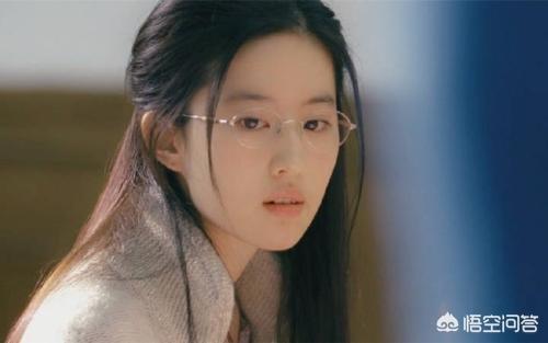 金鹰女神迪丽热巴:迪丽热巴接棒唐嫣获封金鹰女神，12年已过，金鹰女神们如何了
