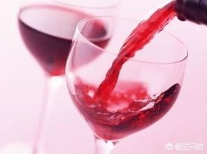 深夜的红酒网盘，睡前喝红酒可以治疗失眠吗？