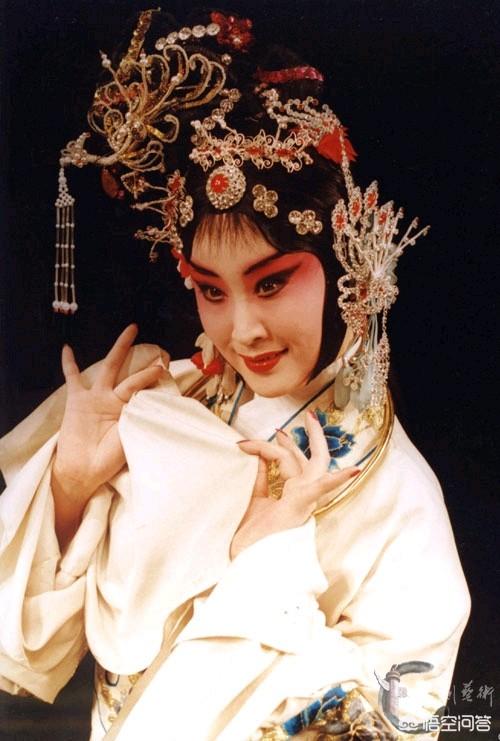 纪晓波:怎样看待吴佩慈晒与纪晓波妈妈合照
