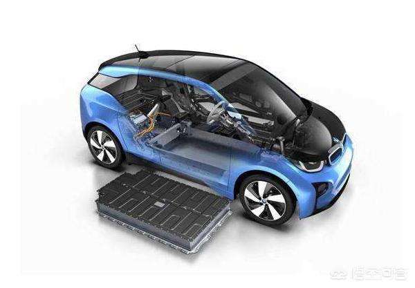 电动汽车和燃油汽车哪个好，纯电动汽车和燃油车的区别在哪里买哪个划算呢