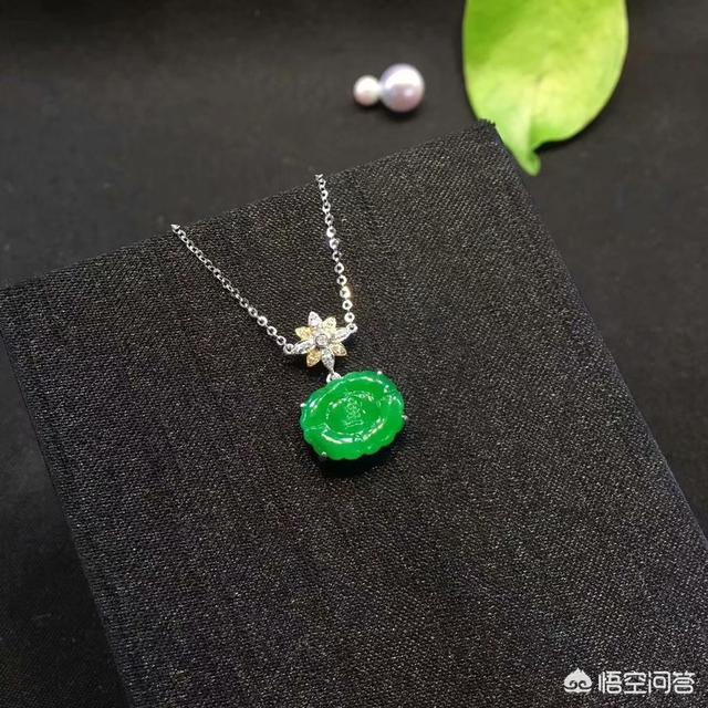 哪种翡翠颜色最贵,黄翡的价格高吗？黄翡翠与绿翡翠哪种更好？