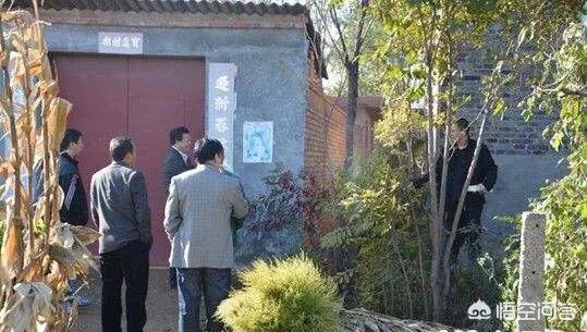 狗咬死小偷:小偷进门偷东西，被狗狗发现并咬伤，房主要赔钱吗？