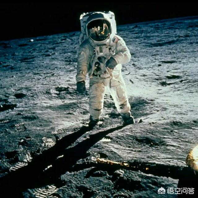 为什么在月球上人可以蹦得很高，而在地球上却不行呢？:一蹦三尺高 第1张