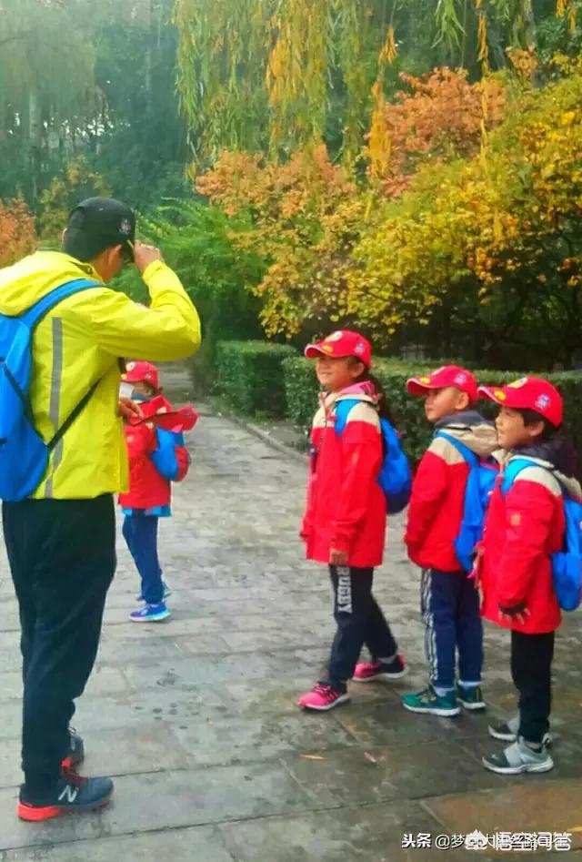 虱子图片:小女孩头发长蚤子怎么办？