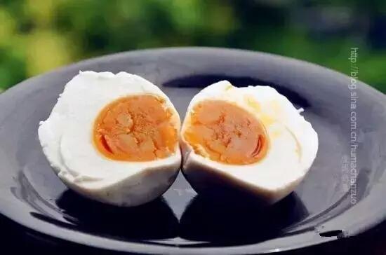 常吃咸鸭蛋好不好，长期每天早上吃一个咸鸭蛋，对身体有坏处吗
