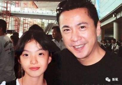 杨幂女儿照片:王中磊闺女晒长腿照，娱乐圈大佬们的千金都长什么样？