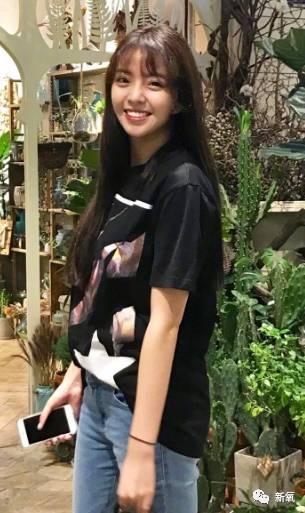杨幂女儿照片:王中磊闺女晒长腿照，娱乐圈大佬们的千金都长什么样？