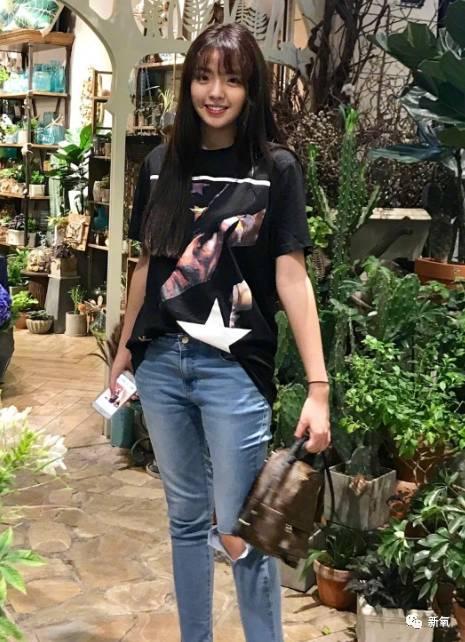 杨幂女儿照片:王中磊闺女晒长腿照，娱乐圈大佬们的千金都长什么样？
