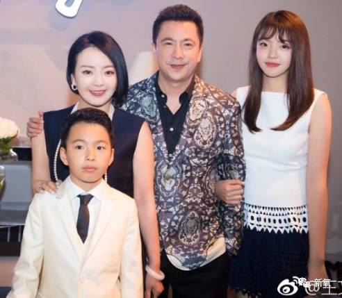 杨幂女儿照片:王中磊闺女晒长腿照，娱乐圈大佬们的千金都长什么样？