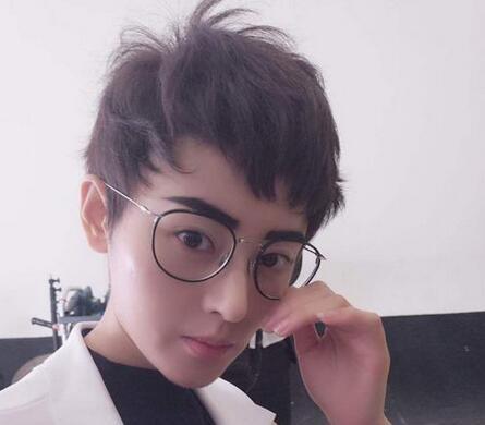 邢恩照片:哪些女明星的穿搭个性又帅气？