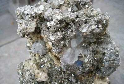 怎样鉴定石头,怎样用简单的方法分辨石头是不是矿石？