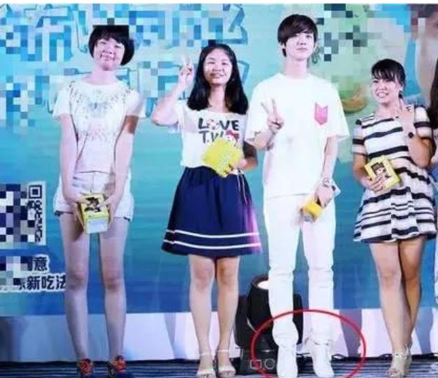 周冬雨合影:周冬雨获得金像奖，她演技好吗？