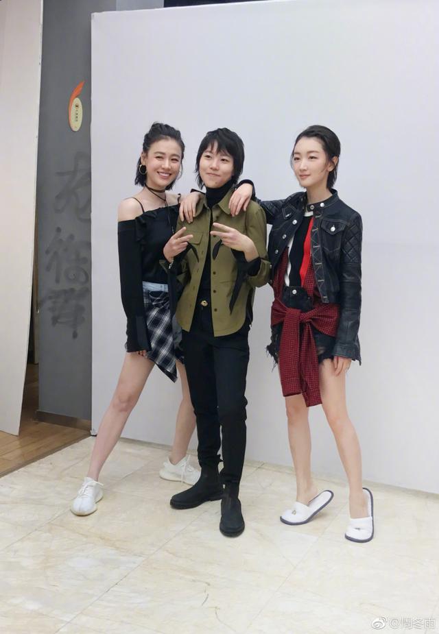 周冬雨合影:周冬雨获得金像奖，她演技好吗？