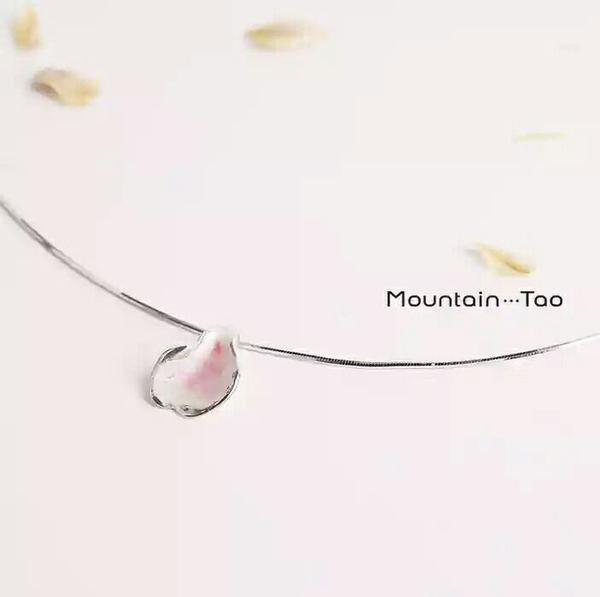 年轻人戴翡翠老气吗,年轻人适合什么颜色的翡翠手镯？