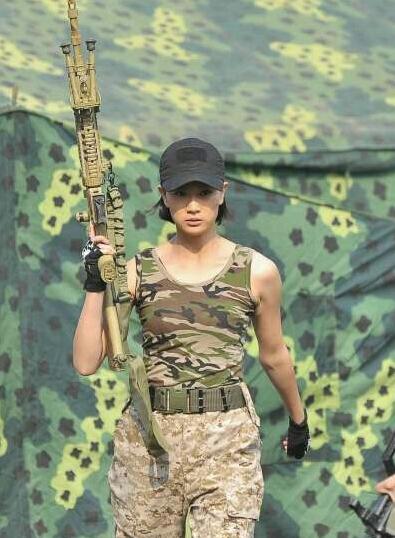 战狼2里的援非医生瑞秋并未交代是那国人当初吴京为什么不选他以前的