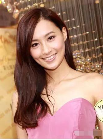 李金铭的胸:娱乐圈哪些女明星有“梨窝