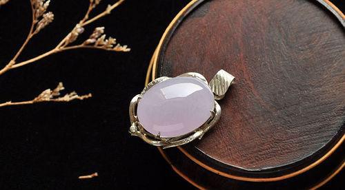 翡翠批发一手货源在哪个城市,翡翠戒面去云南瑞丽购买，会更便宜吗？