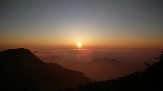 头条问答 山上明 山下明 上下皆明 明分日月 有合适的下联吗 22个回答