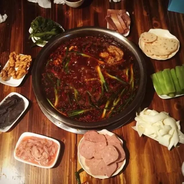 金沙港湾灵异事件图片:重庆当地人最认可的火锅店有哪些？