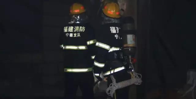 消防员救狗跳粪坑合理嘛:23岁的消防员为了救95岁的老太牺牲了，值不值？