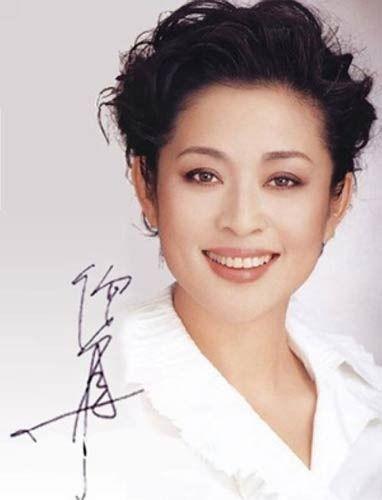 倪萍抽烟:倪萍为什么年纪大之后相貌变化这么大？