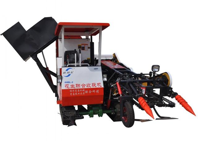 有没有自动花生摘果机在田里自动上料的那一种