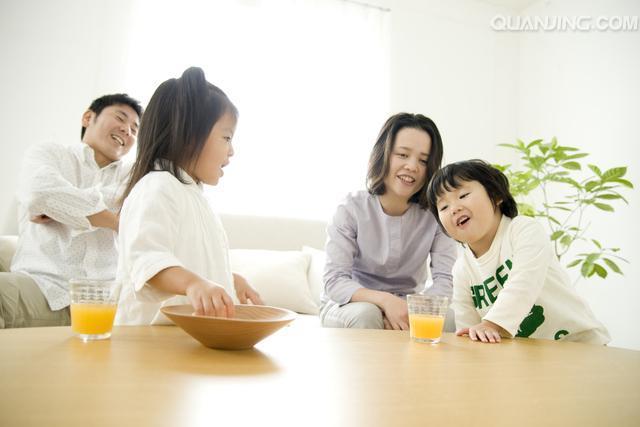 陈慧琳小儿子:父母很偏小儿子，该怎么做？
