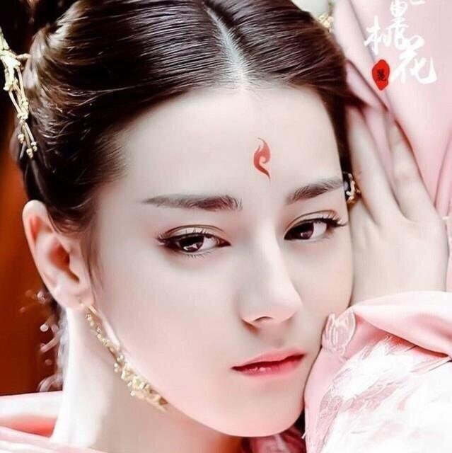 迪丽热巴鹿晗亲吻图片:鹿晗屏蔽迪丽热巴，大家怎么看