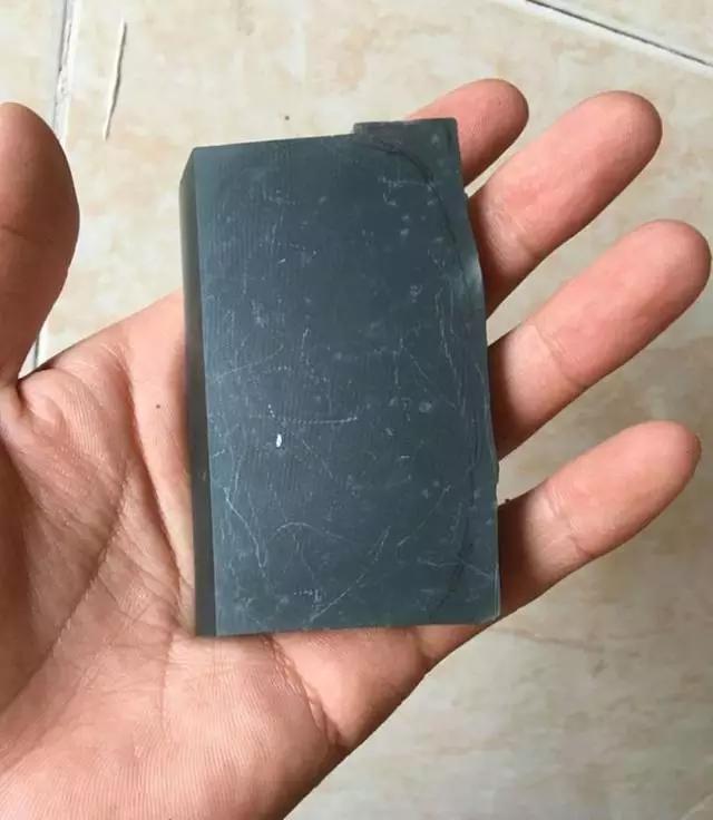 翡翠镯心料雕刻什么好,你手中若有玉石的话你首选雕刻什么题材？