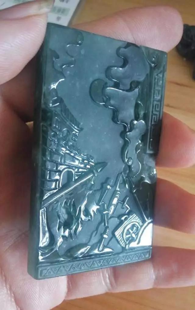 翡翠镯心料雕刻什么好,你手中若有玉石的话你首选雕刻什么题材？