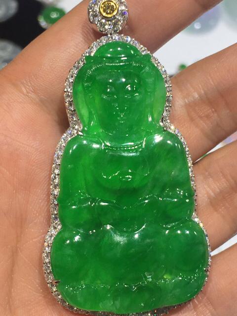 三大翡翠品牌,是新疆和田玉好，还是缅甸翡翠好？