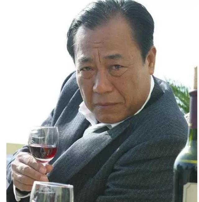 演员朱杰:电视剧《潜伏》中的晚秋扮演者的简历有谁知道啊？