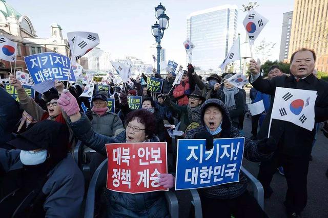 金元俊朴素贤:朴槿惠支持者不断集会，如何看待朴槿惠支持者的行为？