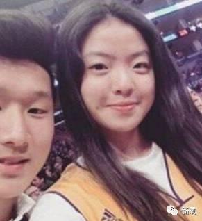 杨幂女儿照片:王中磊闺女晒长腿照，娱乐圈大佬们的千金都长什么样？