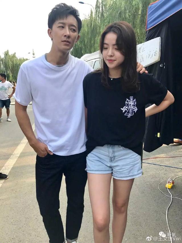 杨幂女儿照片:王中磊闺女晒长腿照，娱乐圈大佬们的千金都长什么样？
