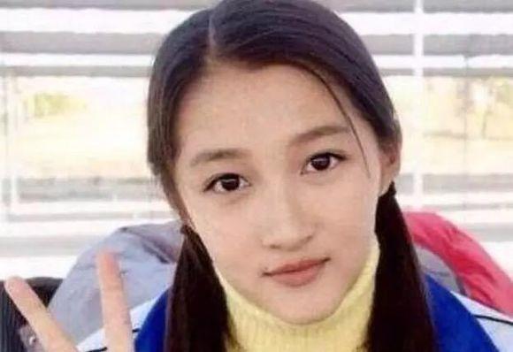 颜丹晨照片:颜丹晨为什么看起来那么年轻呢？