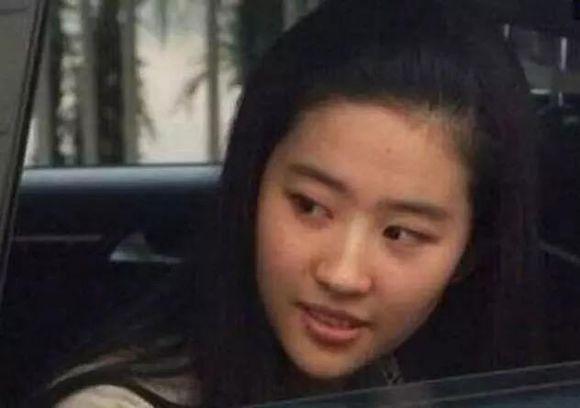 颜丹晨照片:颜丹晨为什么看起来那么年轻呢？