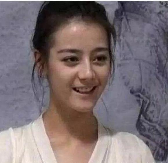 颜丹晨照片:颜丹晨为什么看起来那么年轻呢？