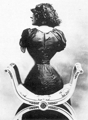 中世纪欧洲女性束腰图片