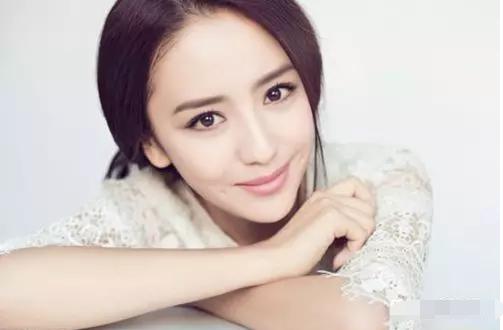 李金铭的胸:娱乐圈哪些女明星有“梨窝
