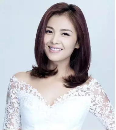 李金铭的胸:娱乐圈哪些女明星有“梨窝