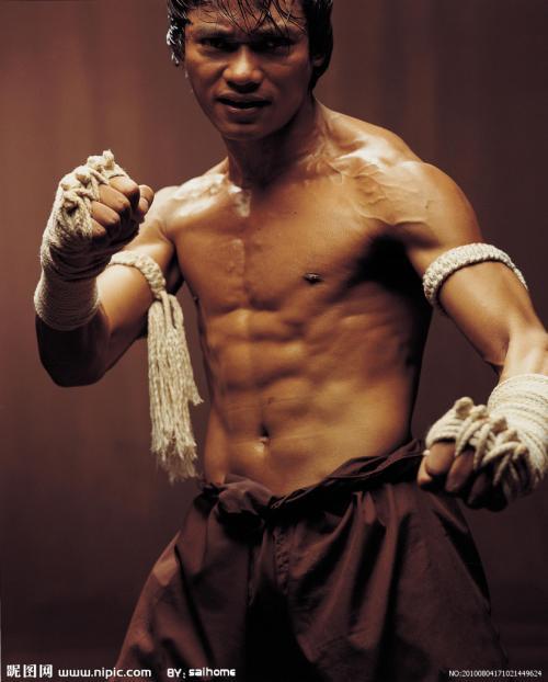 拳霸主演:都是泰拳，托尼贾和播求谁更厉害？