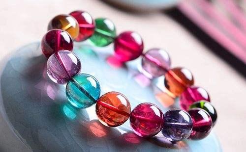 碧玺和翡翠哪个价值更高,同种颜色的碧玺，为什么价格相差百余倍？