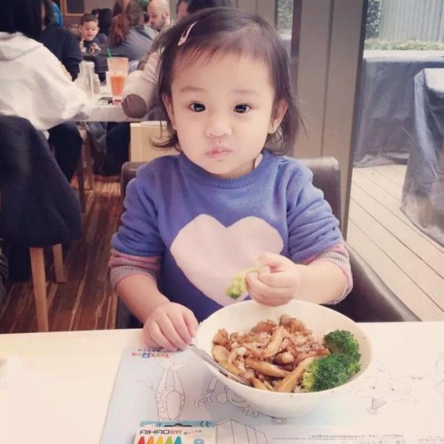 贾乃亮李小璐陪甜馨玩耍:贾乃亮和李小璐最近的关系怎么样了