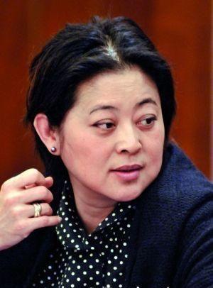 倪萍抽烟:倪萍为什么年纪大之后相貌变化这么大？
