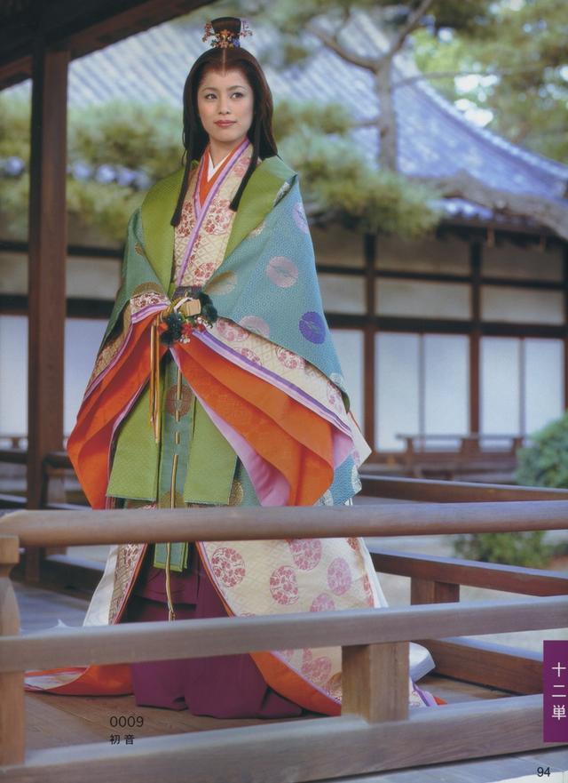 头条问答 - 日本贵族女性的"十二单衣"礼服是什么样子的?