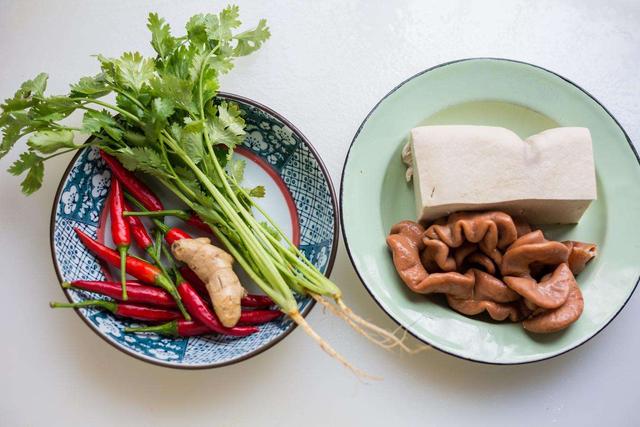 烩豆腐的家常做法,肥肠炖豆腐的做法是怎样的？